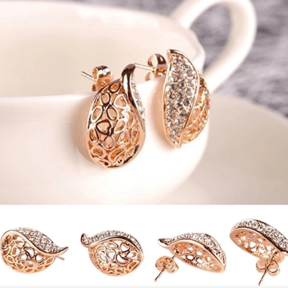 Gold Filigree Heart Earrings - Picture 5 of 5